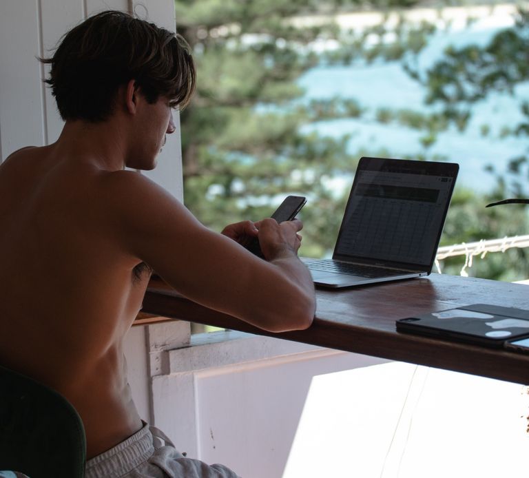Picture of man with laptop