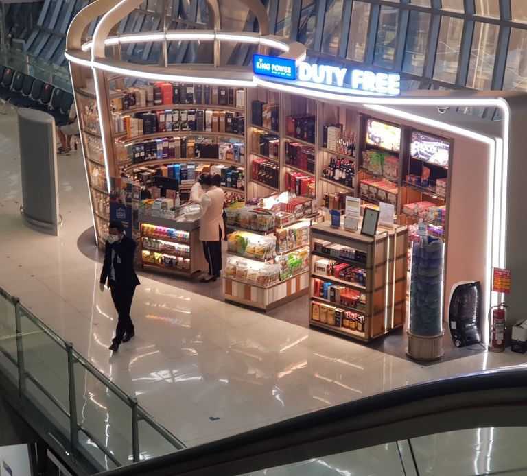 Picture of a duty free shop in Bangkok airport