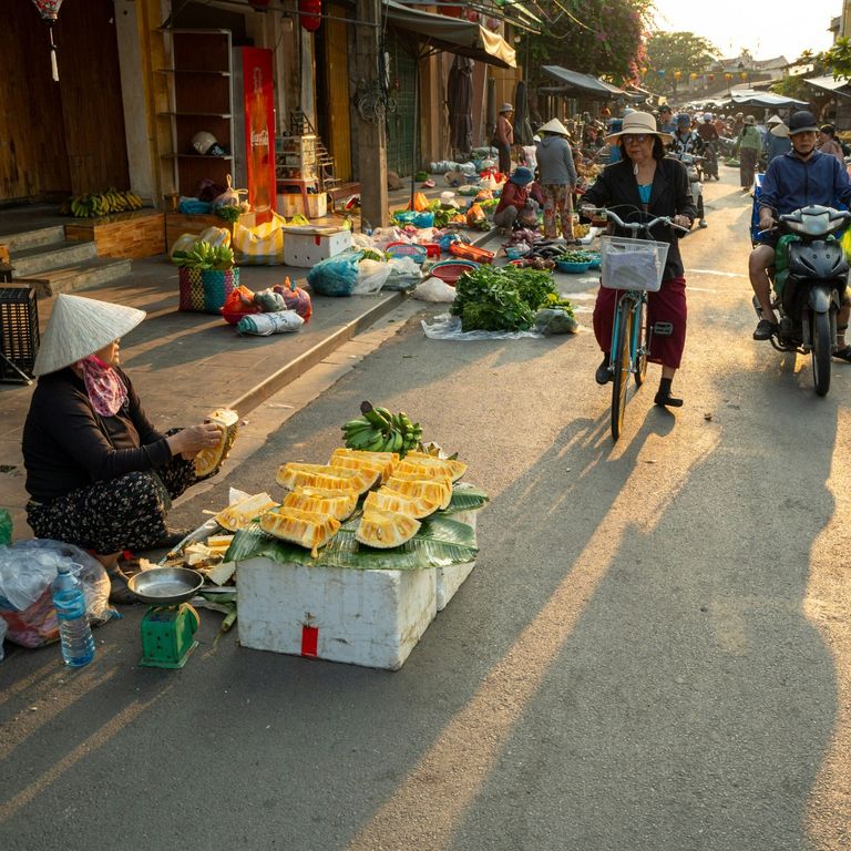 photo of Vietnamese vegetable market 