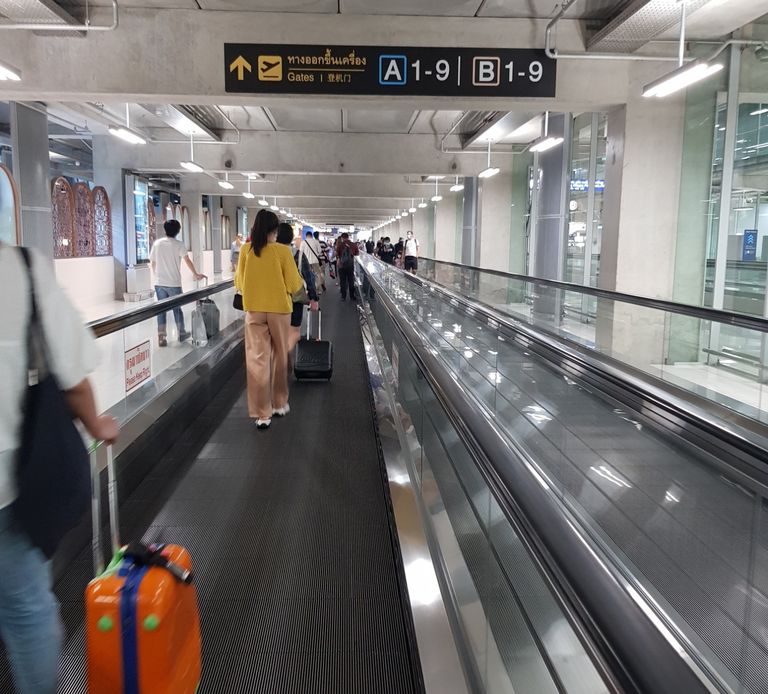 arrivals travellator at Bangkok airport